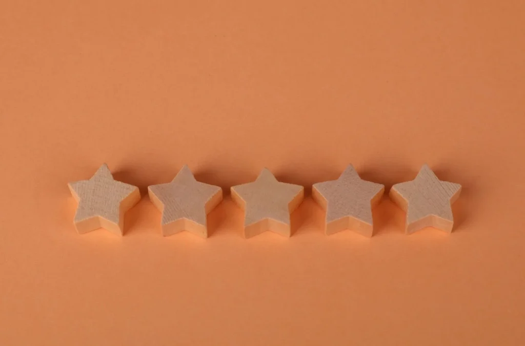 Reviews and reputation for contractors: five wooden star blocks on an orange background